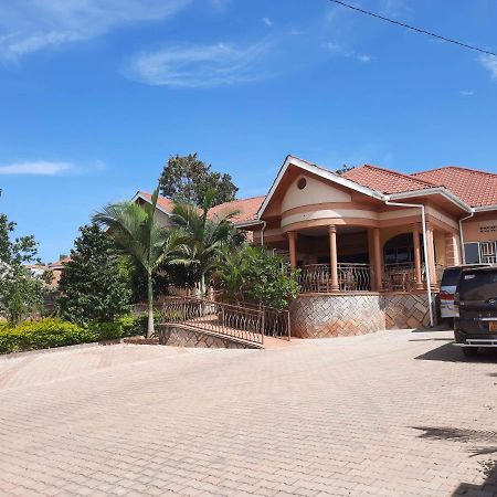 Airport Side Hotel Entebbe Esterno foto