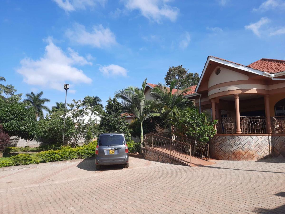 Airport Side Hotel Entebbe Esterno foto