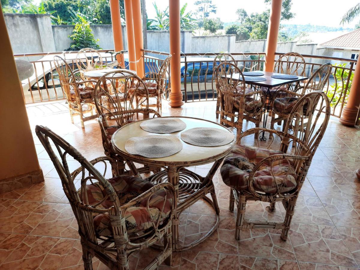 Airport Side Hotel Entebbe Esterno foto
