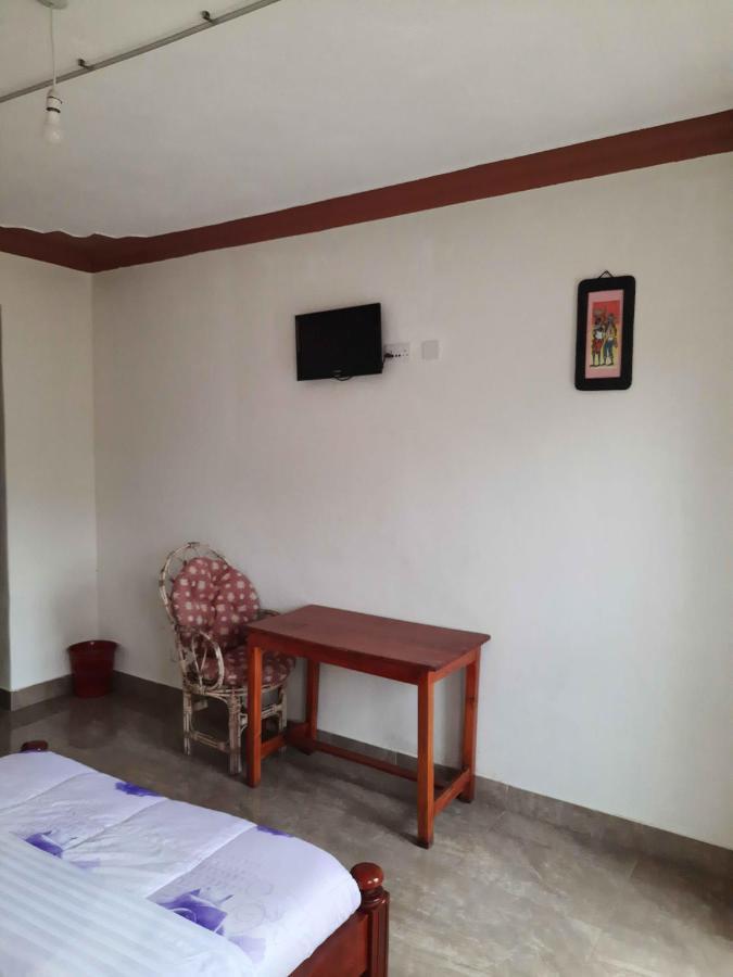 Airport Side Hotel Entebbe Esterno foto