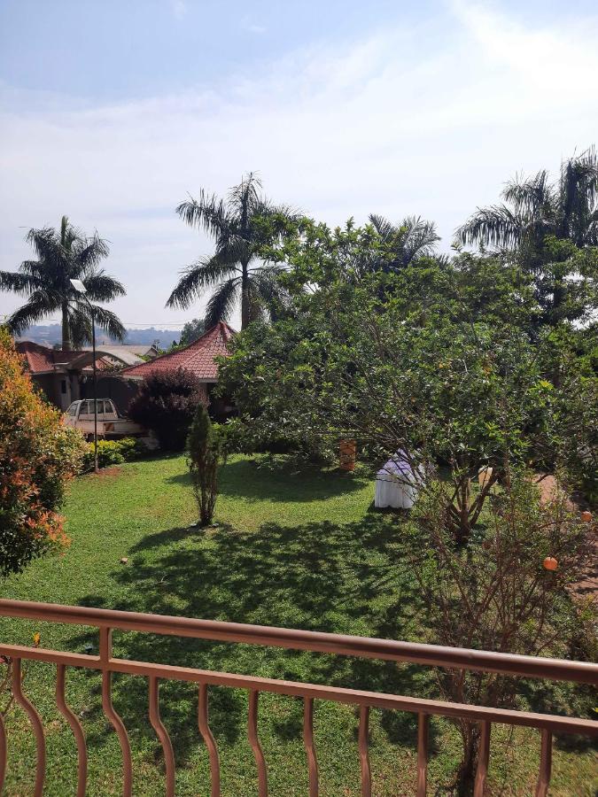 Airport Side Hotel Entebbe Esterno foto