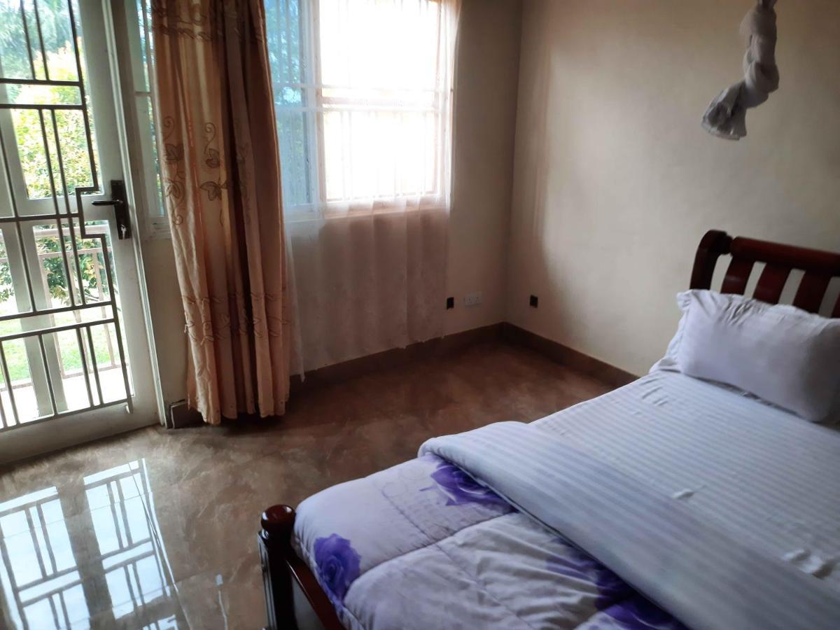 Airport Side Hotel Entebbe Esterno foto