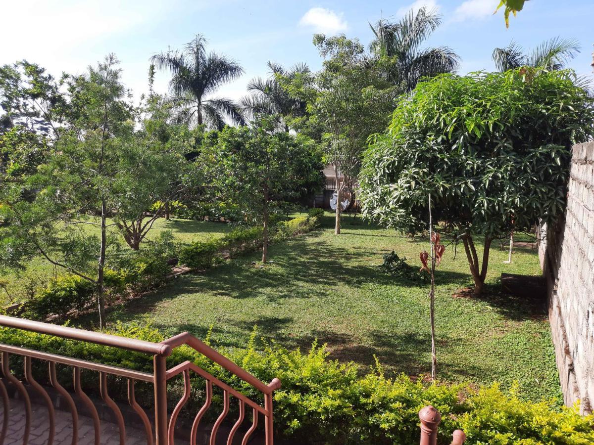 Airport Side Hotel Entebbe Esterno foto