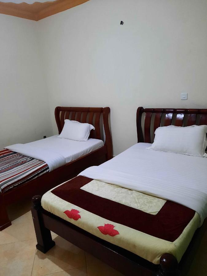 Airport Side Hotel Entebbe Esterno foto