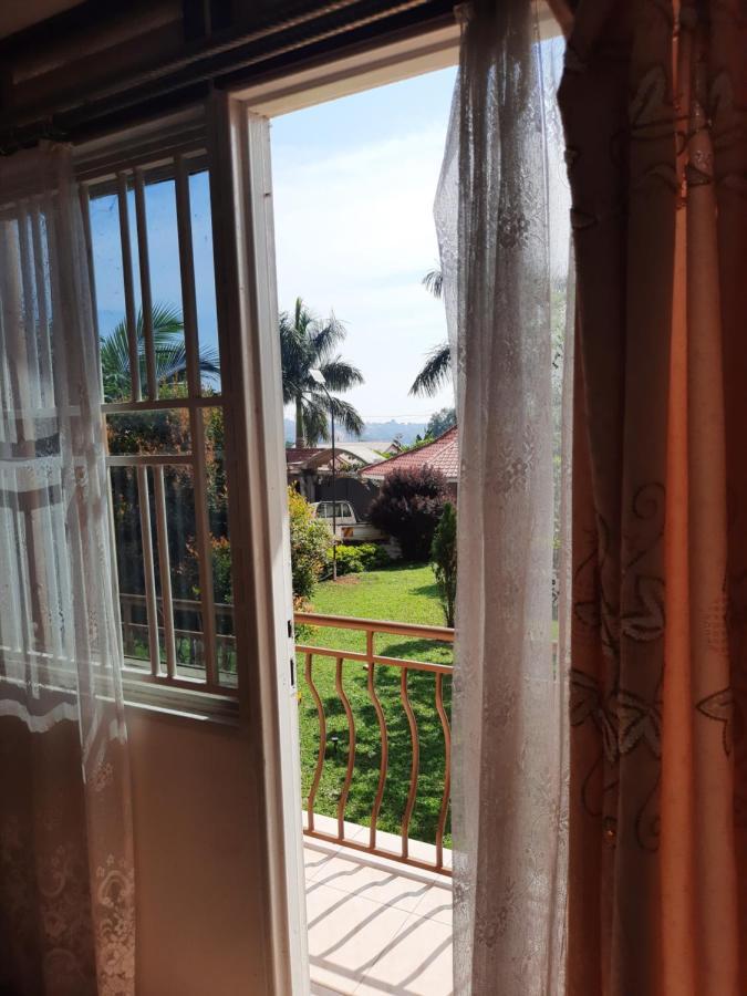 Airport Side Hotel Entebbe Esterno foto
