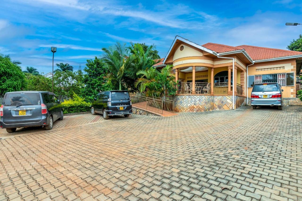 Airport Side Hotel Entebbe Esterno foto